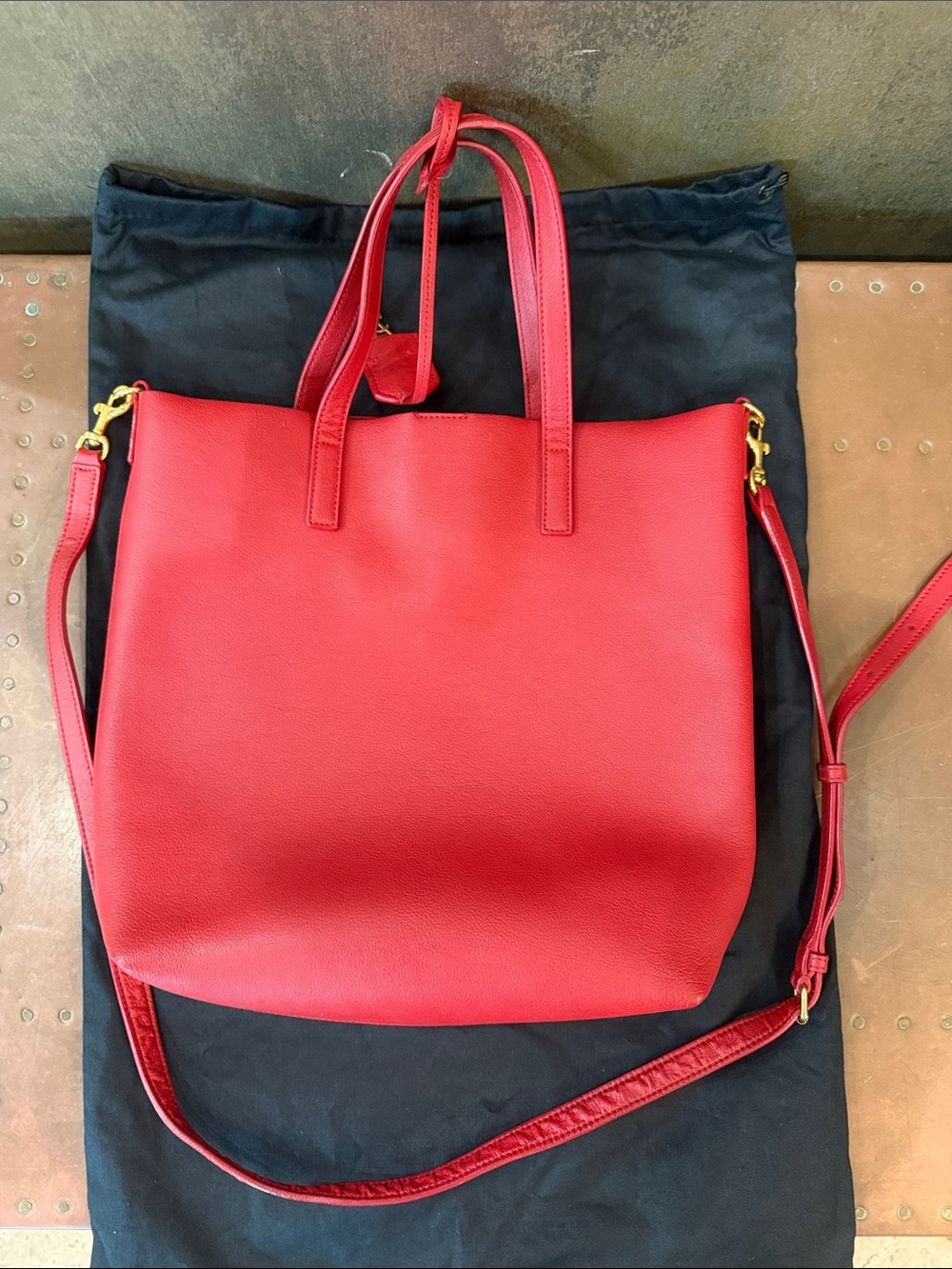 Saint Laurent Toy Leather Shopper Tote with Detachable Strap - Picture 3 of 15